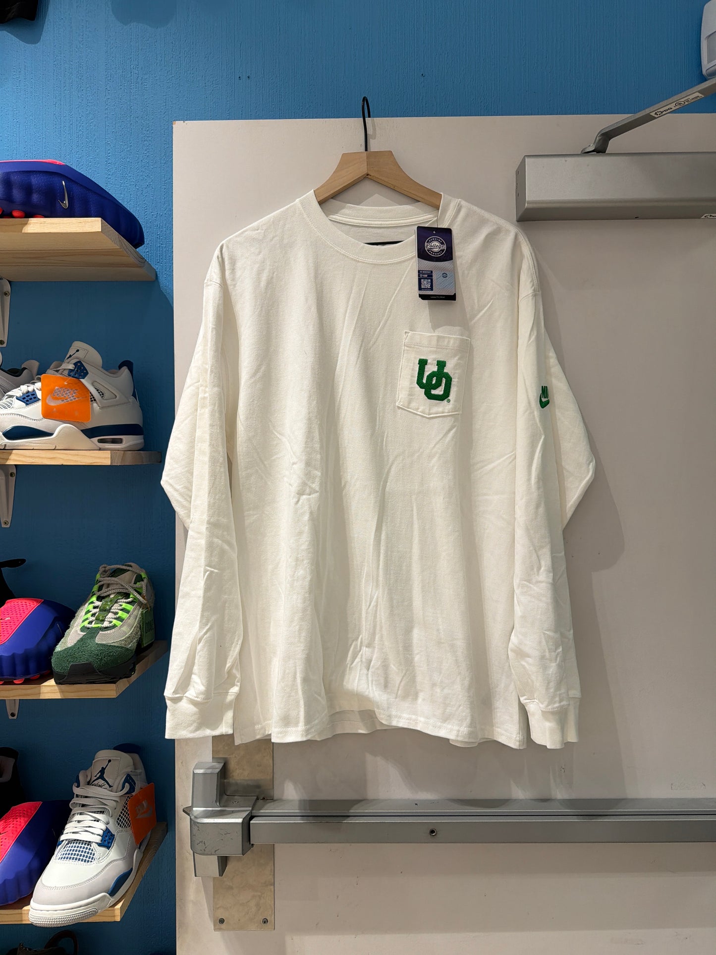 Oregon Nike Long Sleeve New (Medium)