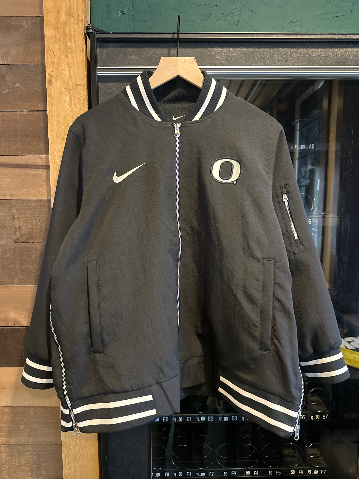 Oregon Team Issued Jacket(Women’s XL)