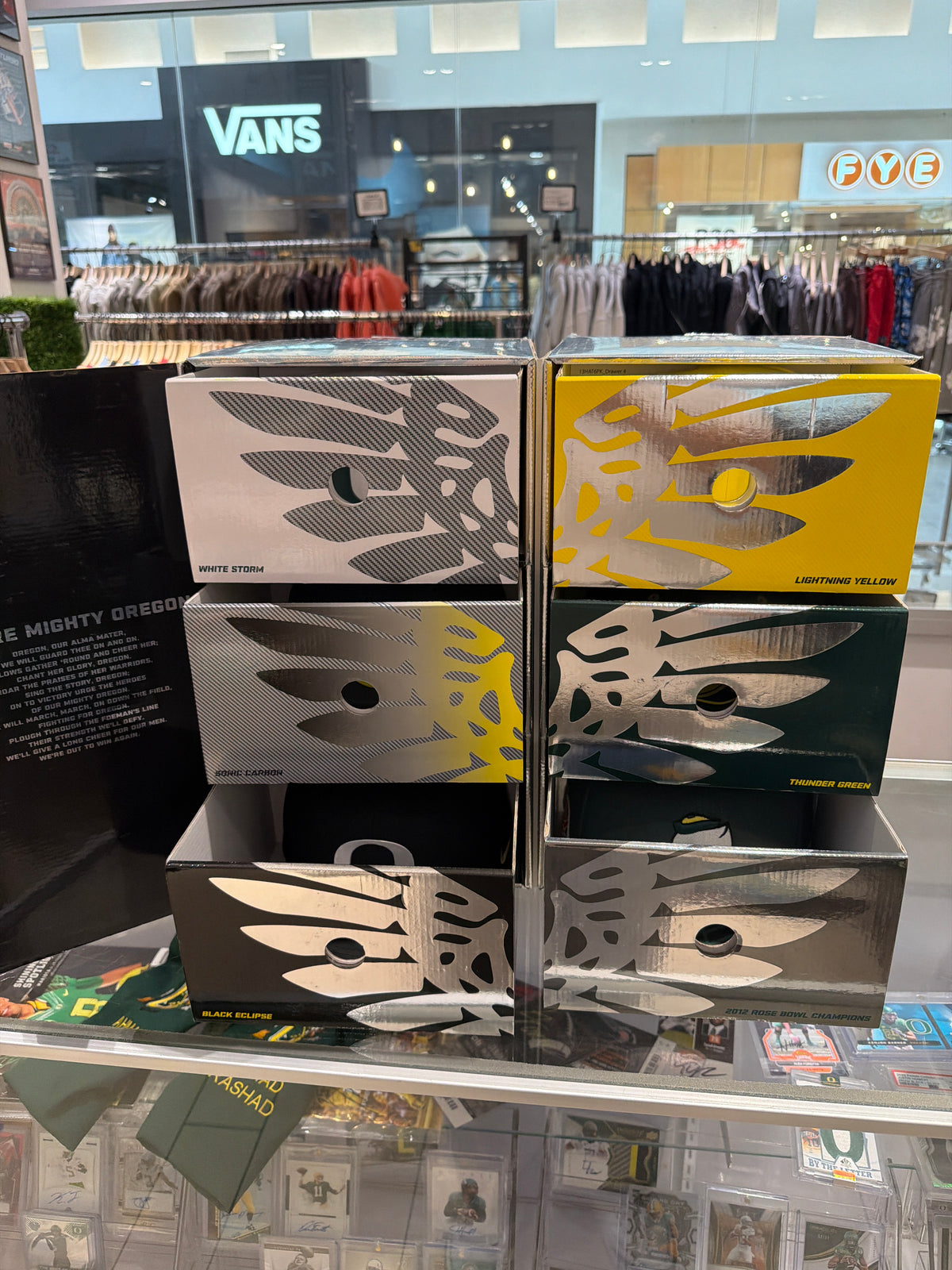 2013 Oregon Ducks Rare Limited Edition Hat Box (6 hats)