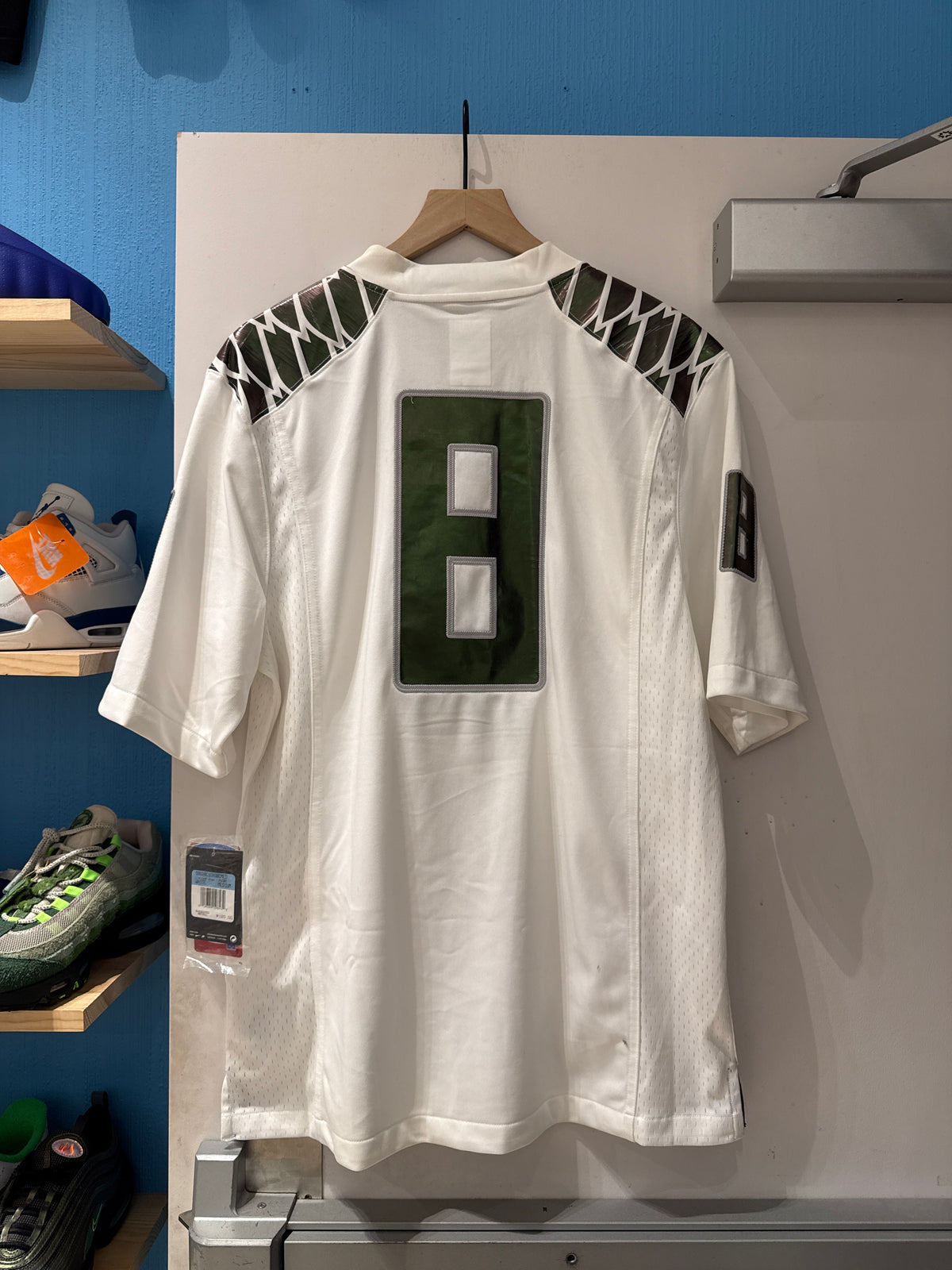 New Nike Oregon Ducks Jersey #8 (M) with Tags