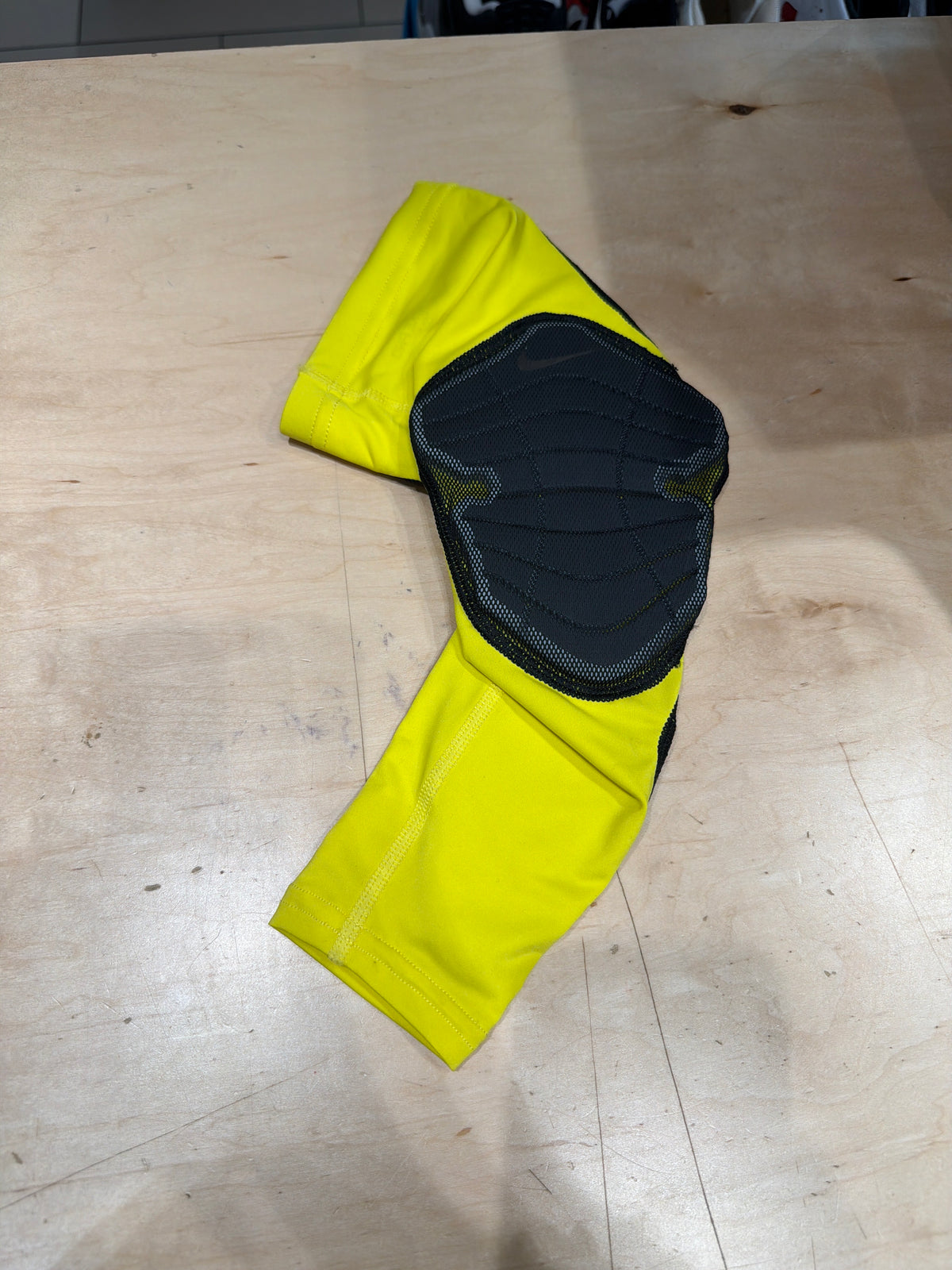Oregon Team Issued/ Game worn sleeve (L /XL)