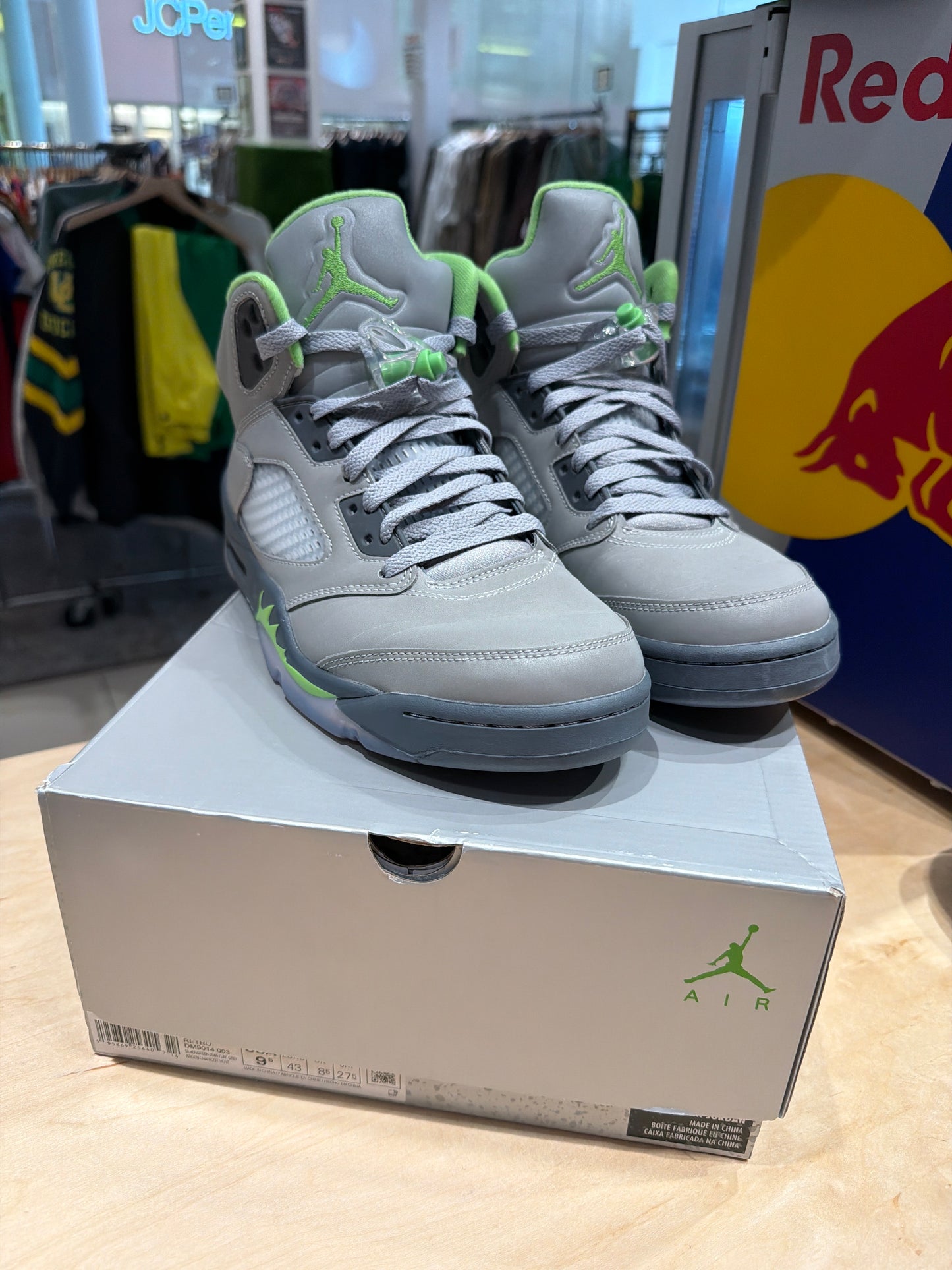Jordan 5 Green (Size 9.5)