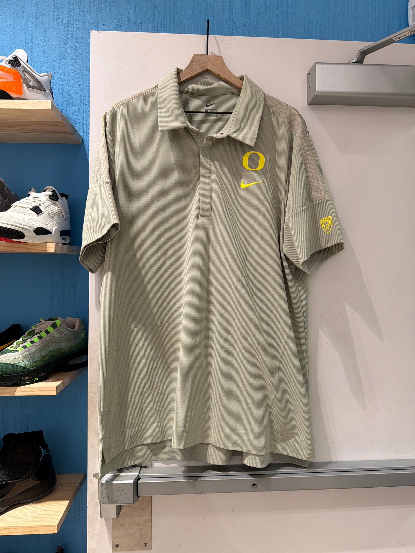 Oregon Team Issued Pac12 Polo (XL)