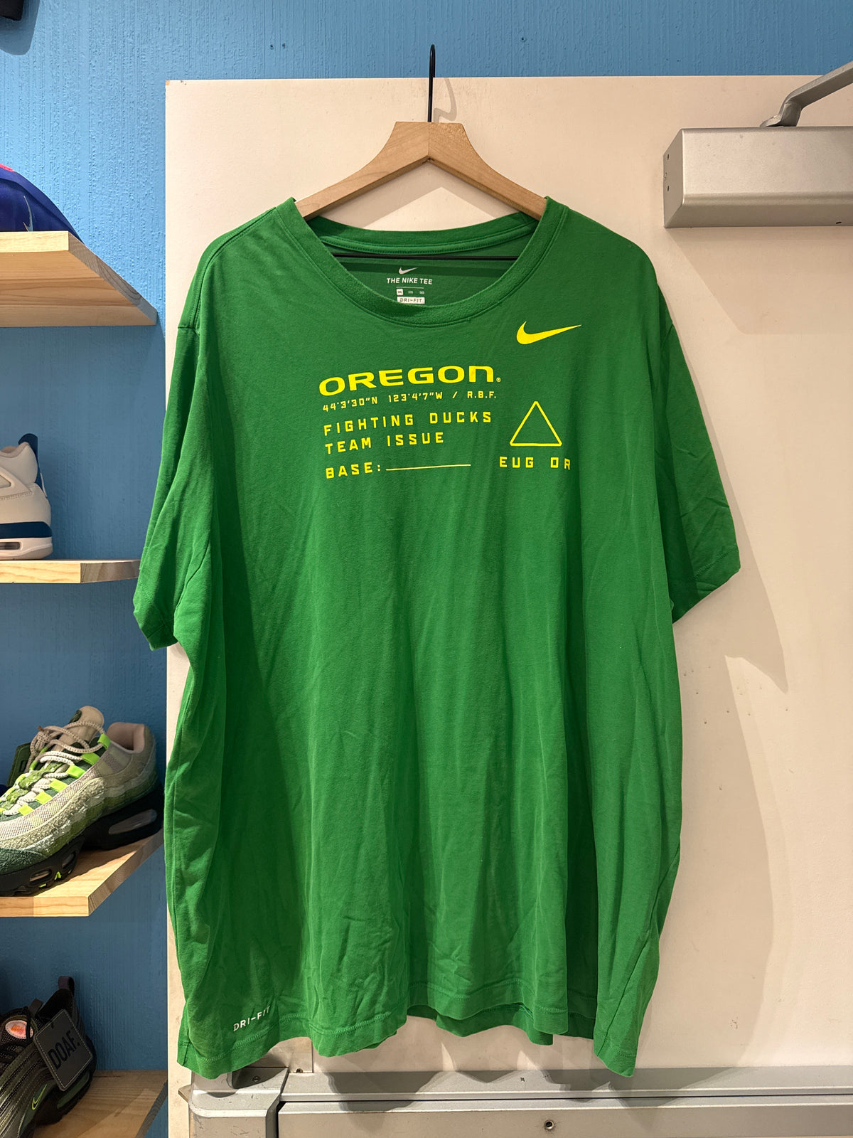 Team Issued Nike Oregon Ducks Tee (3XL)