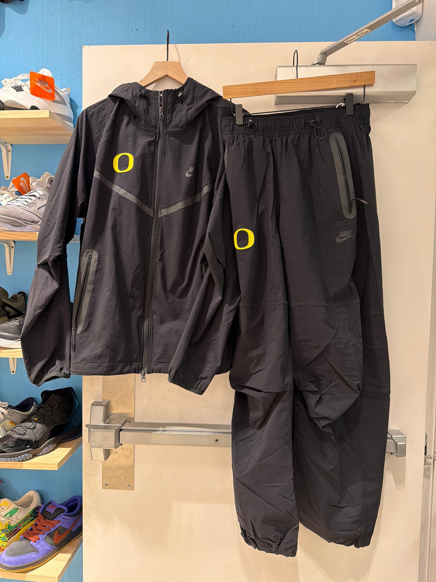 Oregon Team Issued Nike Tech Suit (M)