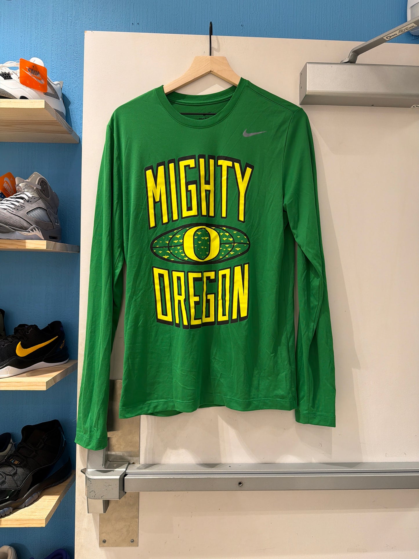 Oregon Team Issued Warm Up Shirt (M)