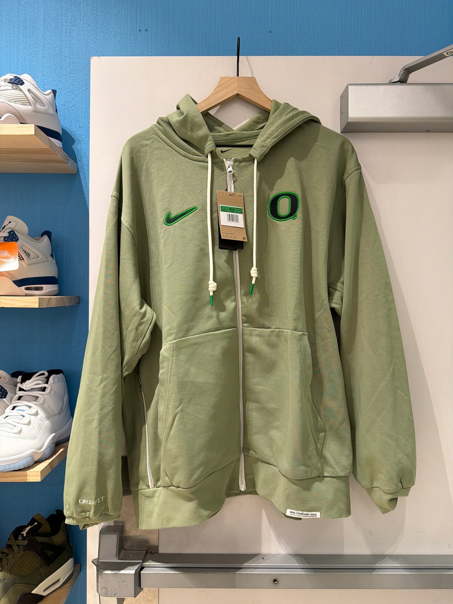 Oregon Team Issued Zip - Up New (XL)