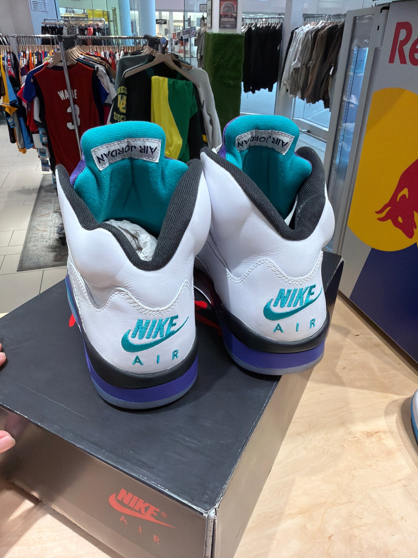 Jordan 5 Grape (Size 10.5)