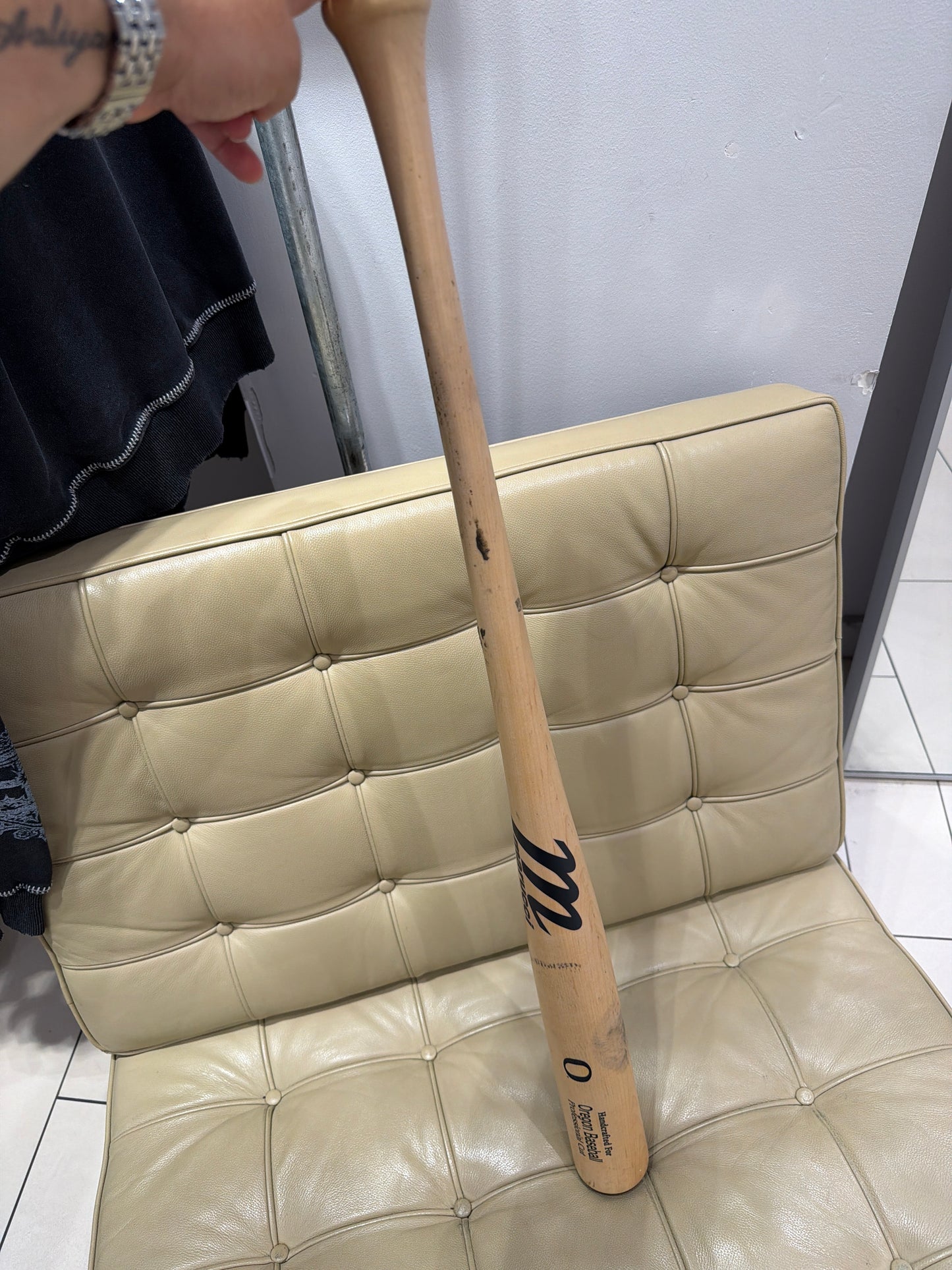Oregon Baseball Team Issued Bat
