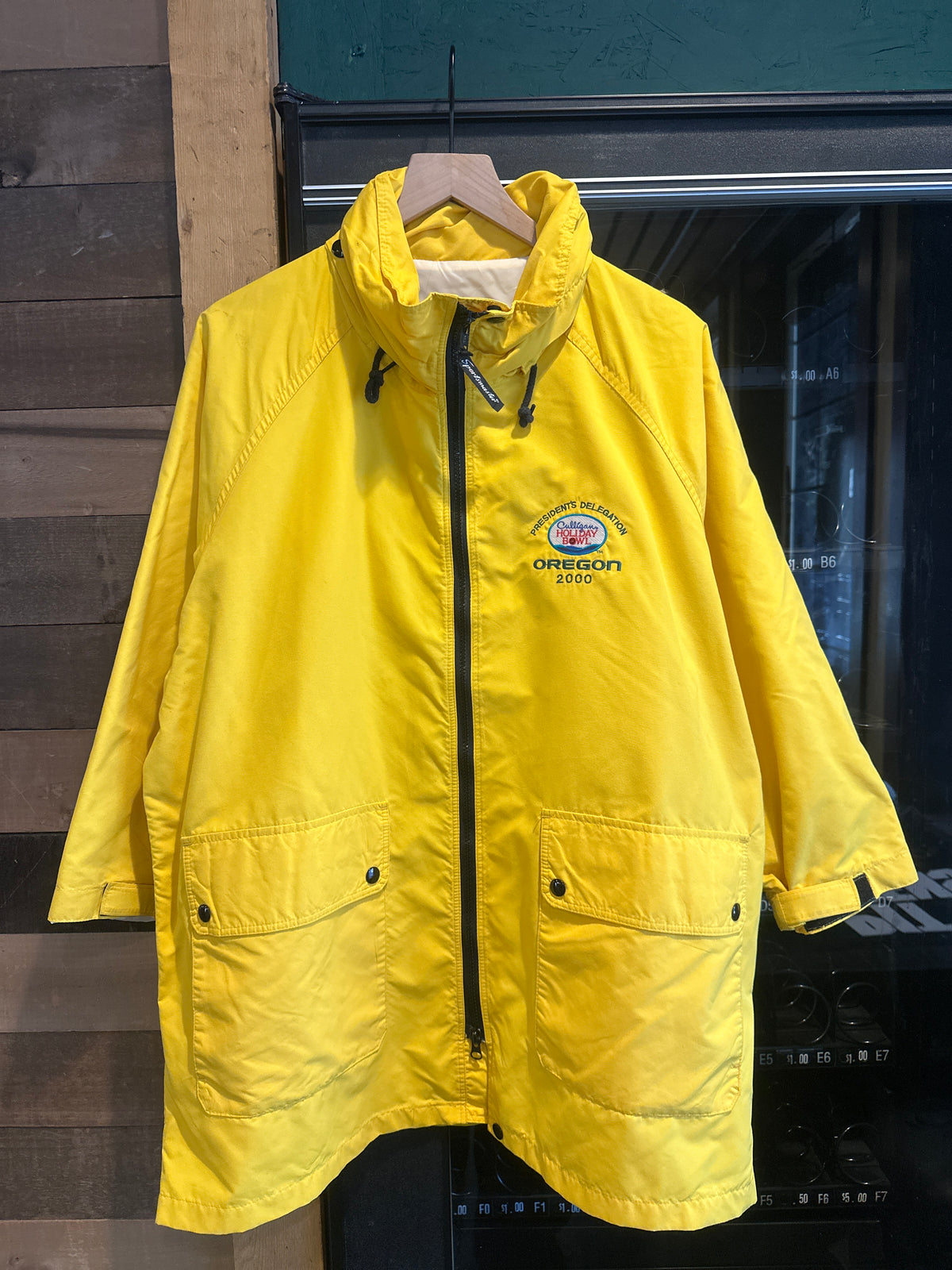 Oregon Holiday Bowl Short Sleeved Rain Jacket ( M & L)