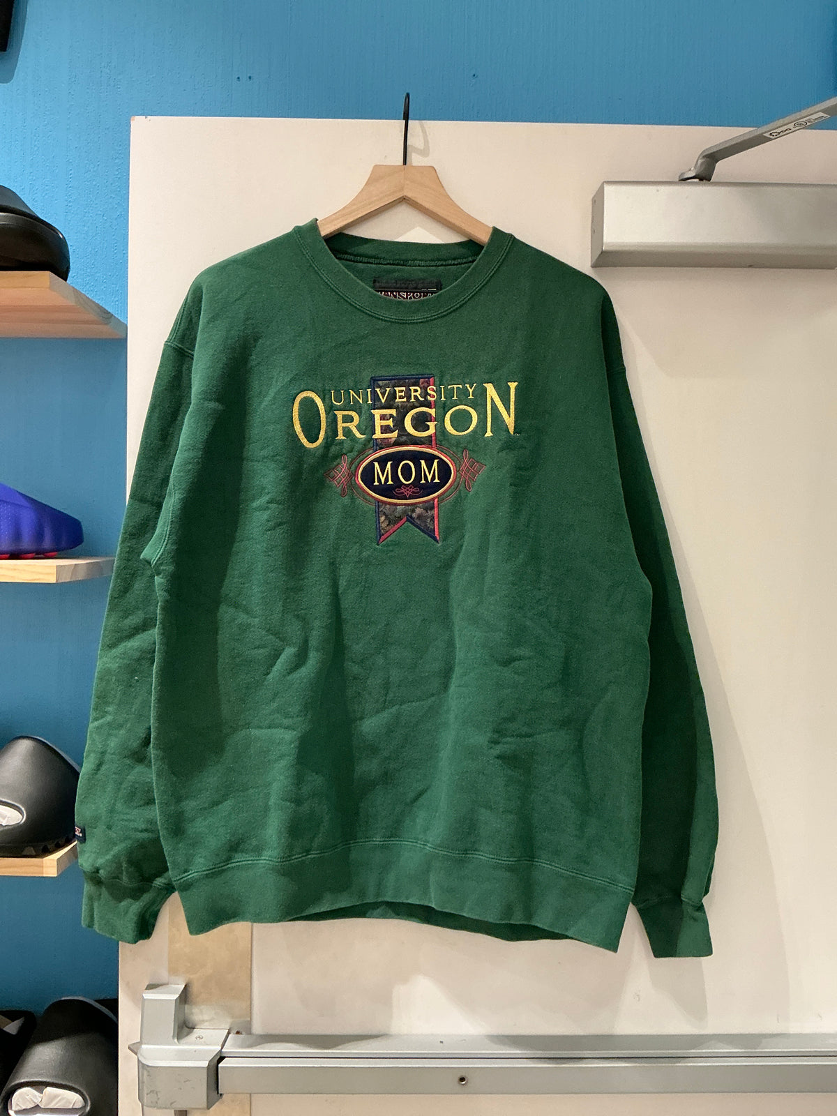 UO Mom Crewneck (L)