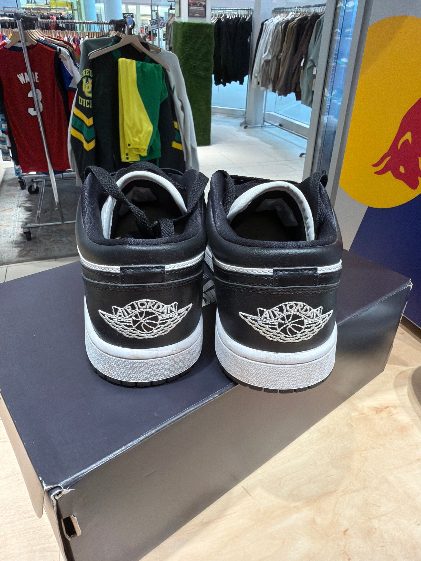 Jordan 1 Low (Women’s 9.5)