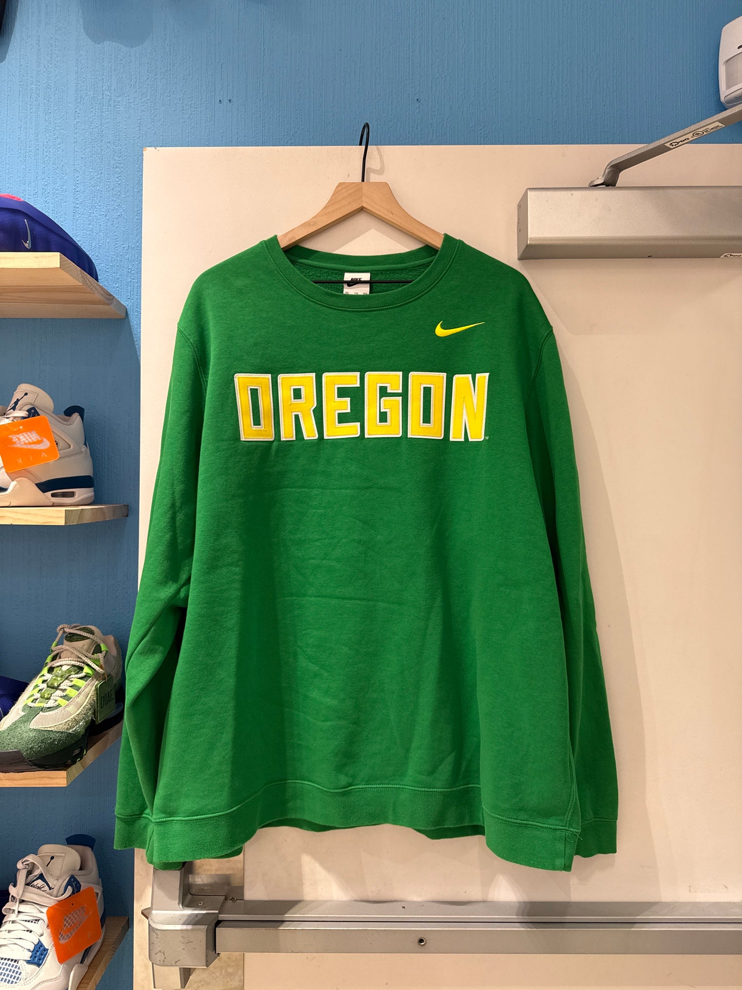 Oregon Ducks Team Issued Crewneck (2XL)