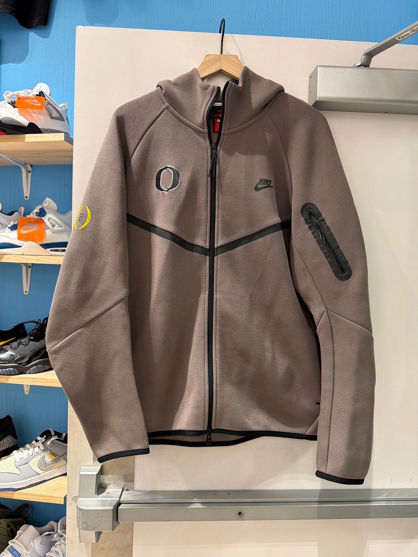 Oregon CFP Rare Nike Tech (XL)