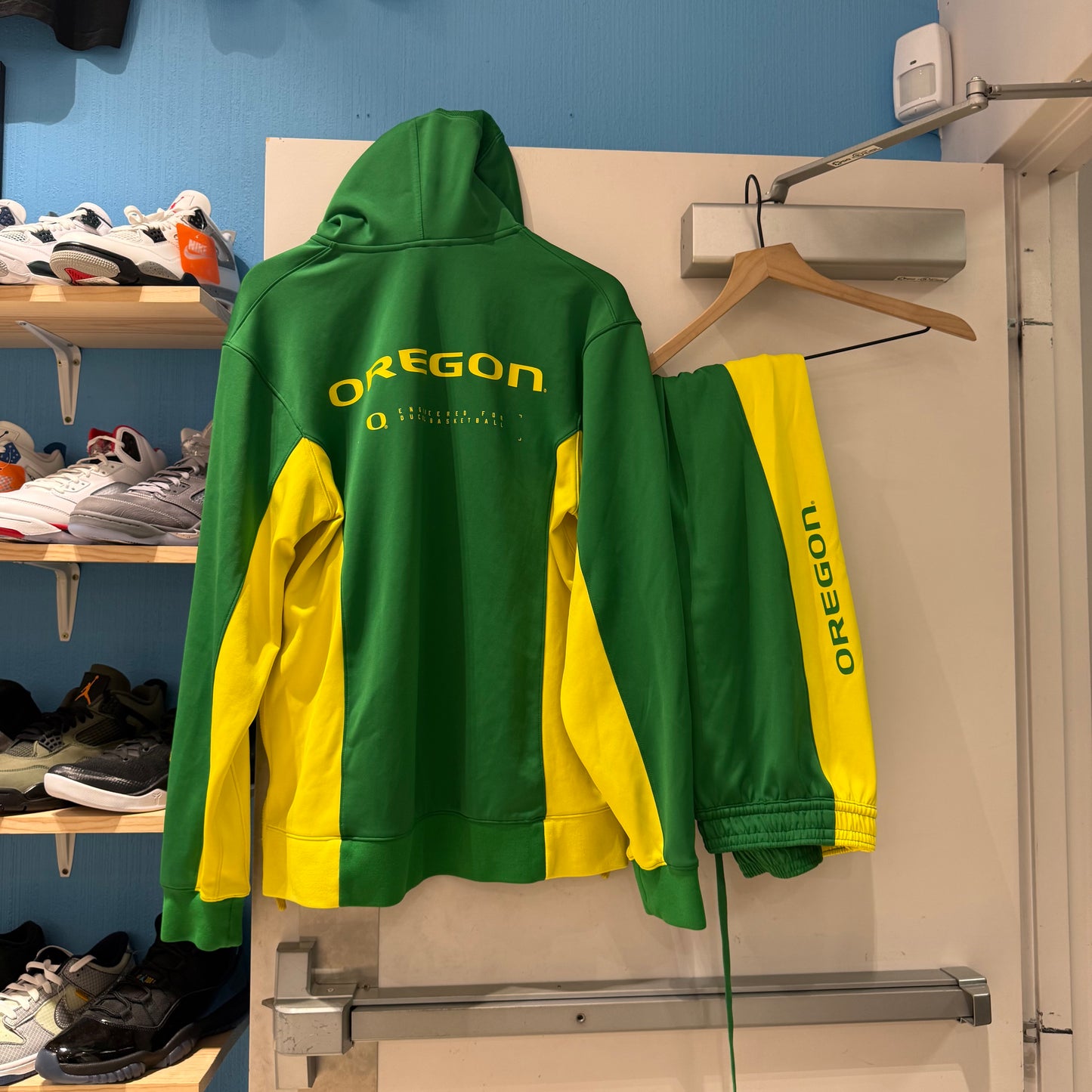 Oregon Green Team Issued Basketball Warmup Set