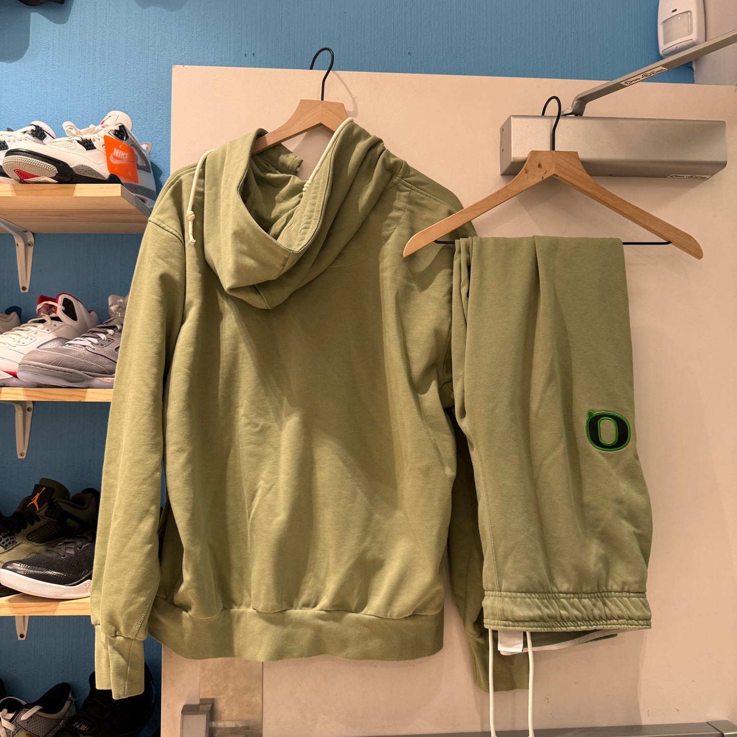 Oregon Green Team Issued Travel Set