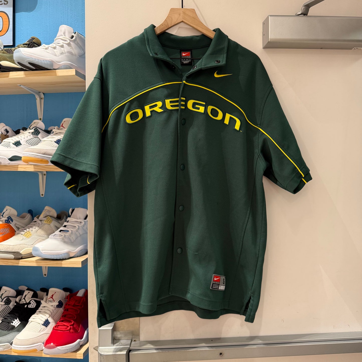 00s Oregon Basketball Button-Up