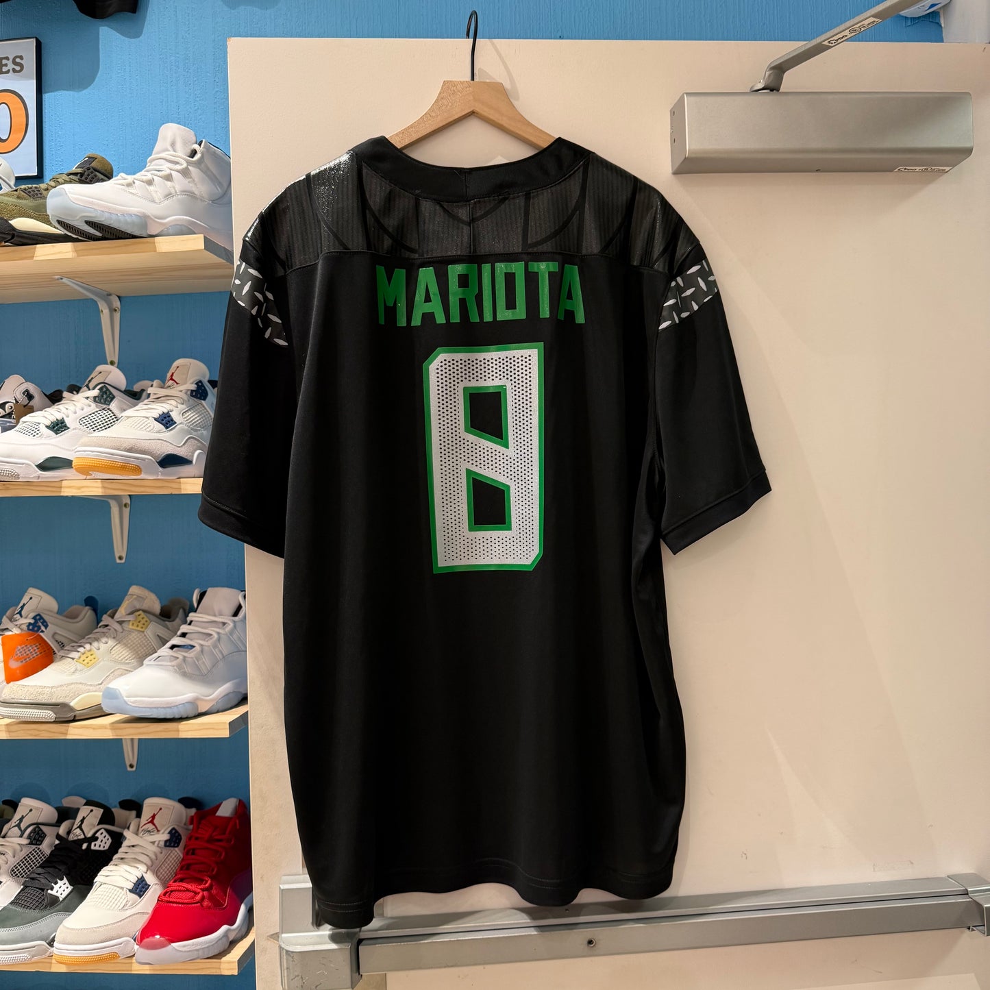 Oregon Black Mariota Jersey #8 New