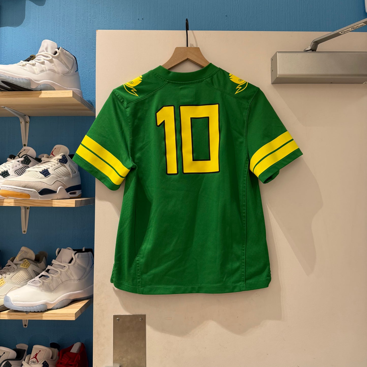Oregon Ducks Youth M Jersey #10
