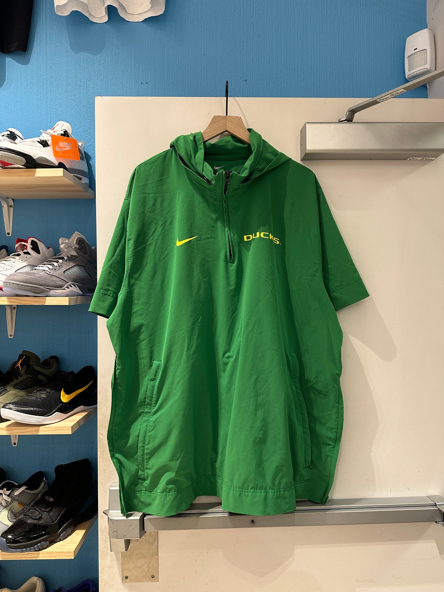 Oregon Team Issued Short Sleeve Jacket