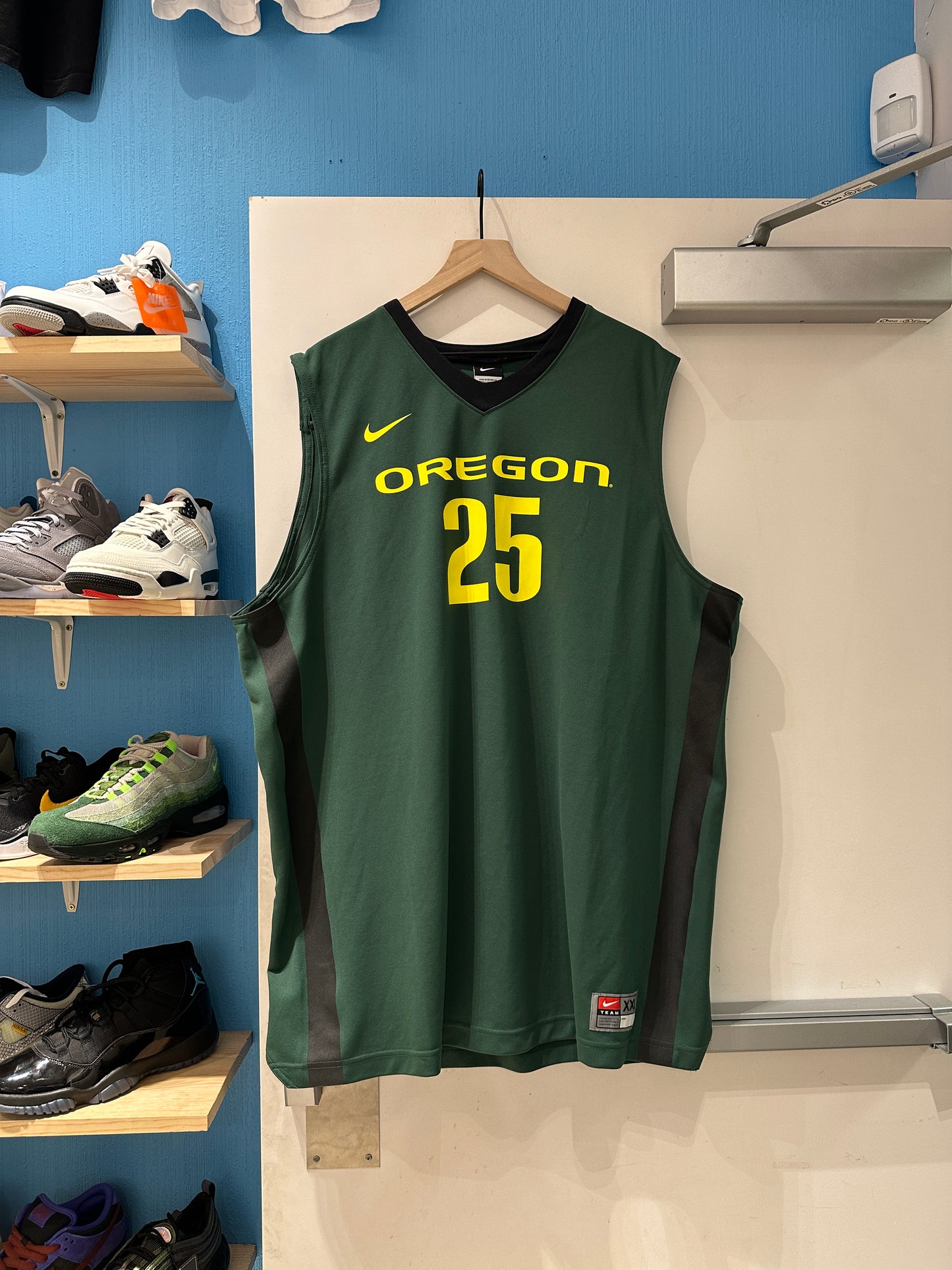 Oregon Ducks Basketball Jersey (XXL)