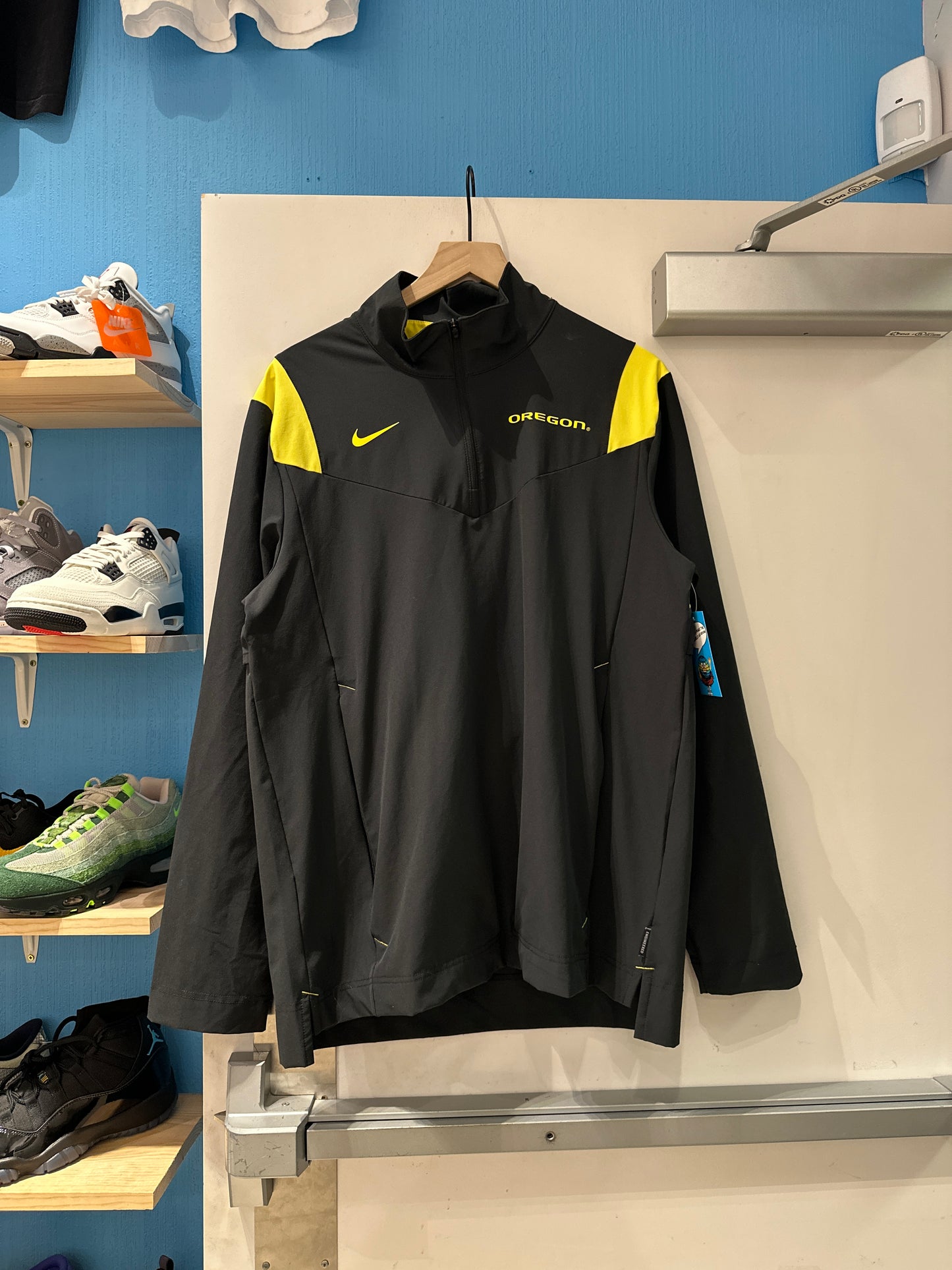 Black Oregon Quarter zip windbreaker (M)