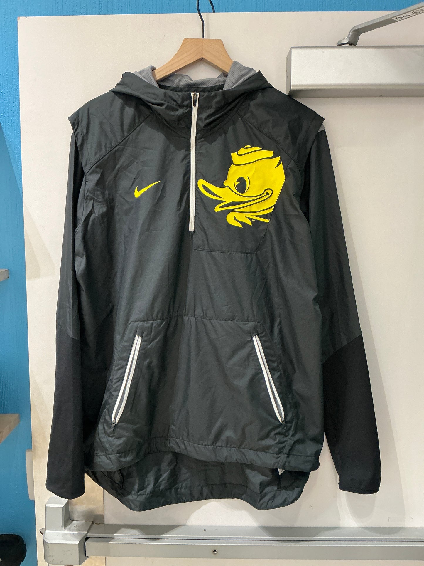Nike Oregon Windbreaker Jacket (Medium)