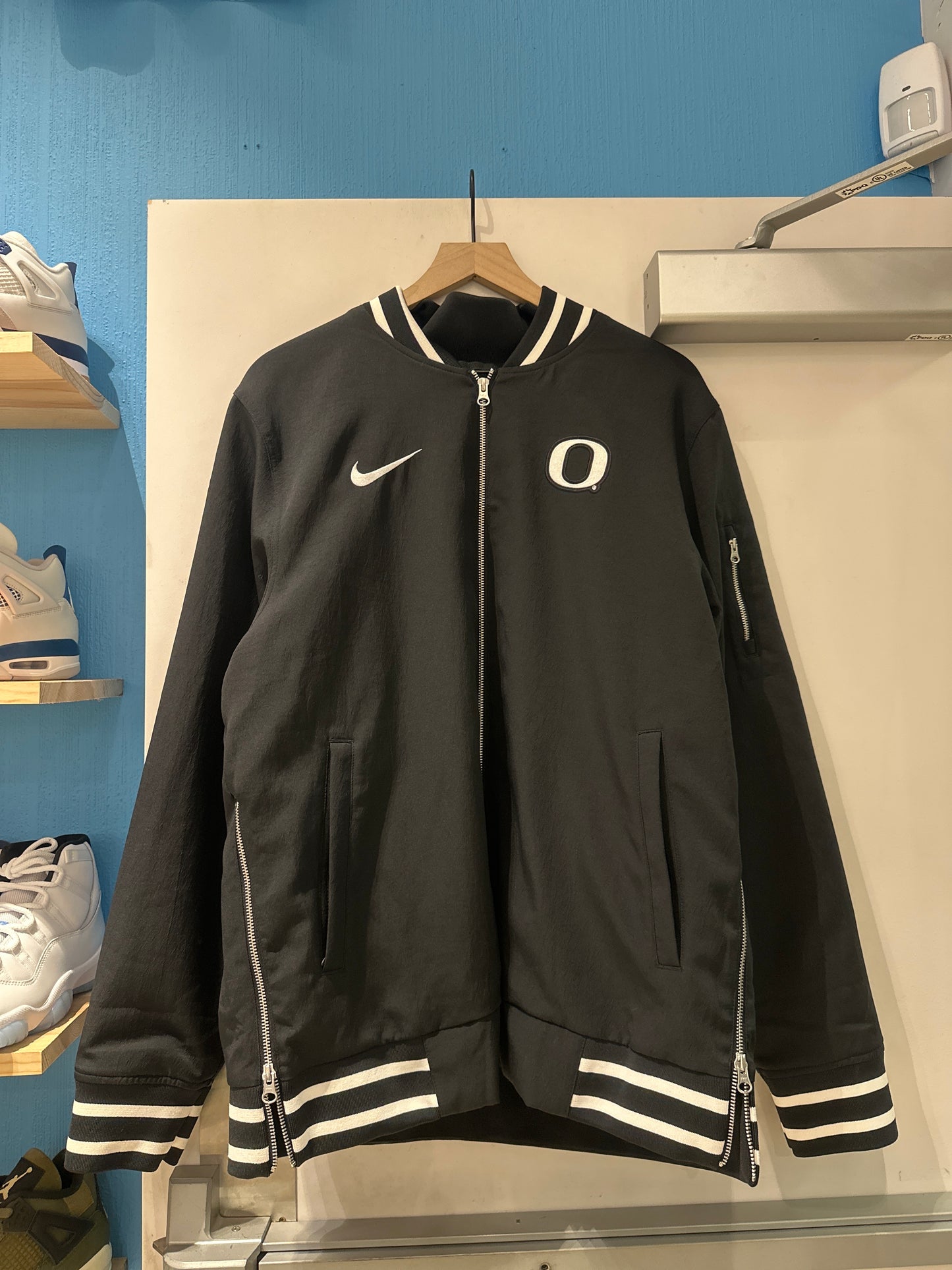 Oregon Team Issued Jacket(L)