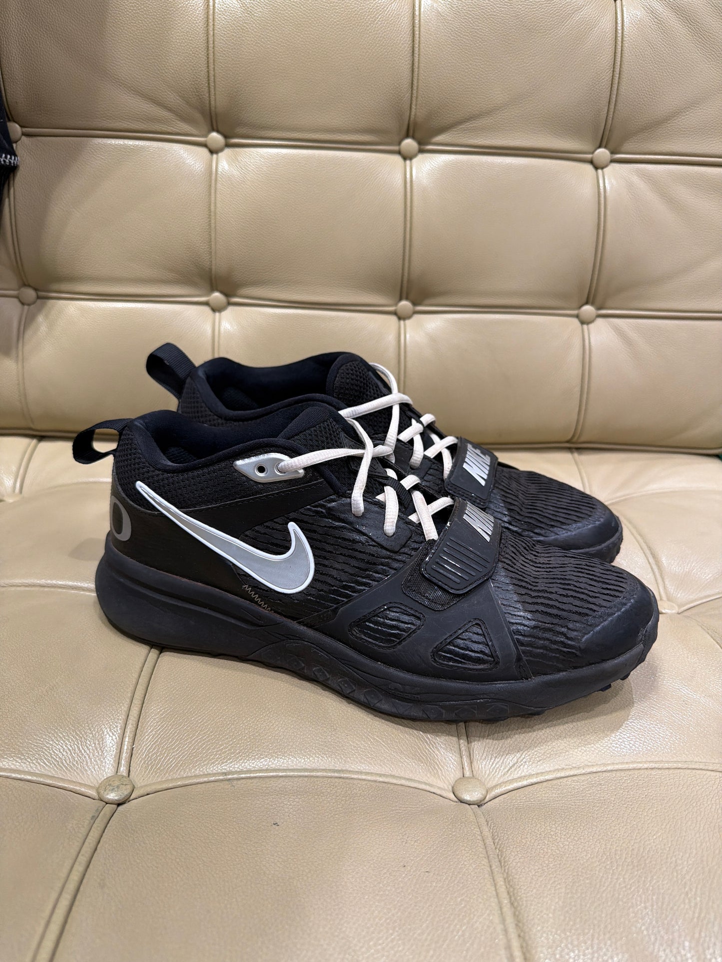 Oregon Team Issued Trainer (Size 10.5)
