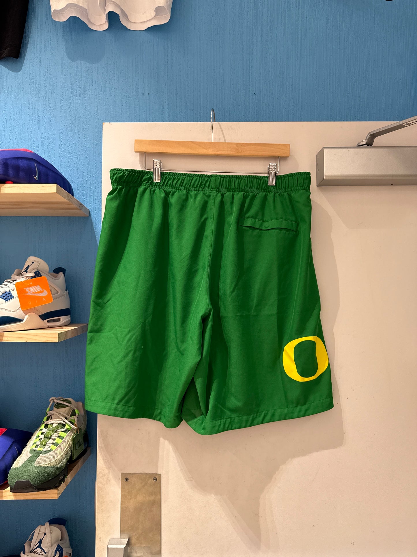 Oregon Ducks Team Issued Shorts (XXL)