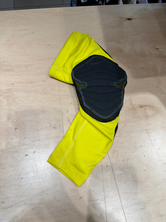 Oregon Team Issued/ Game worn sleeve (L /XL)