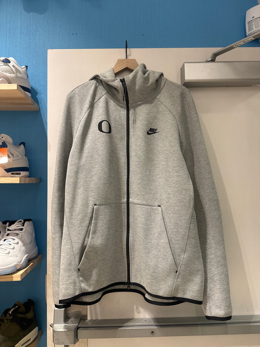 Oregon Team Issued Nike Tech(L)