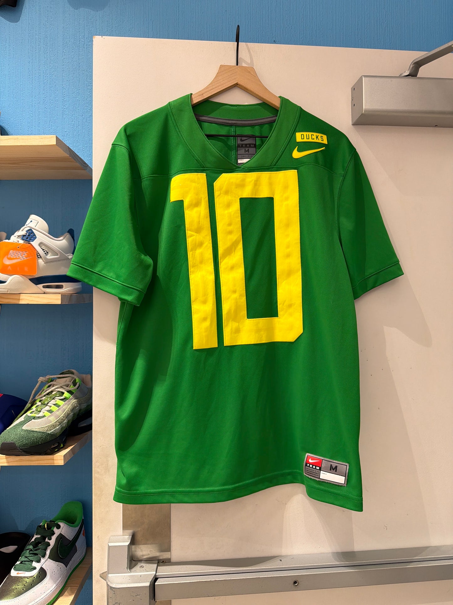 Oregon #10 Jersey (Medium)