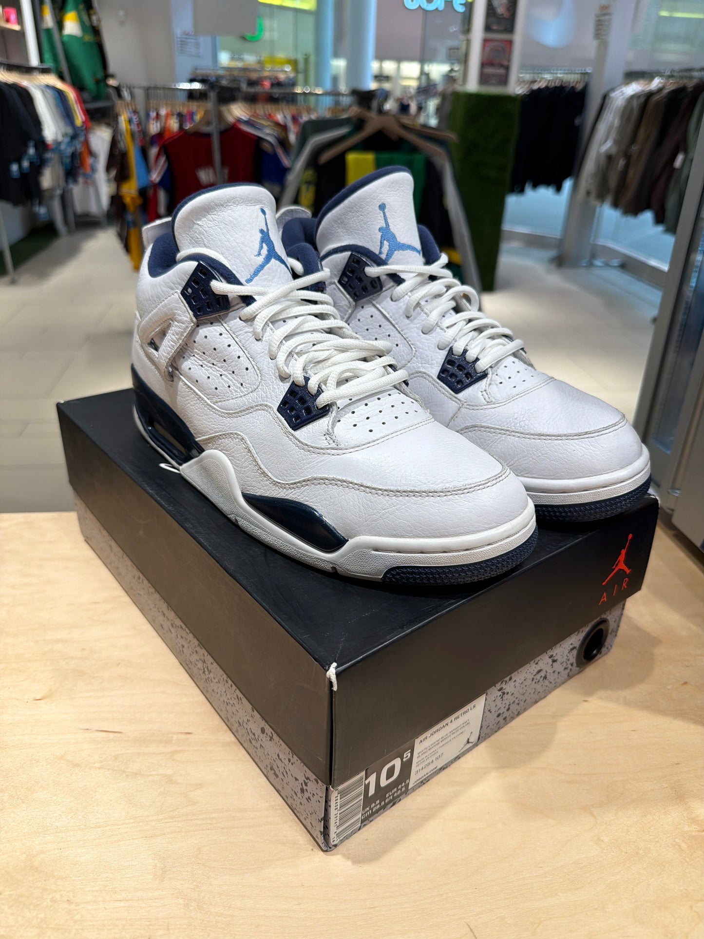 Jordan 4 Columbia (Size 10.5)