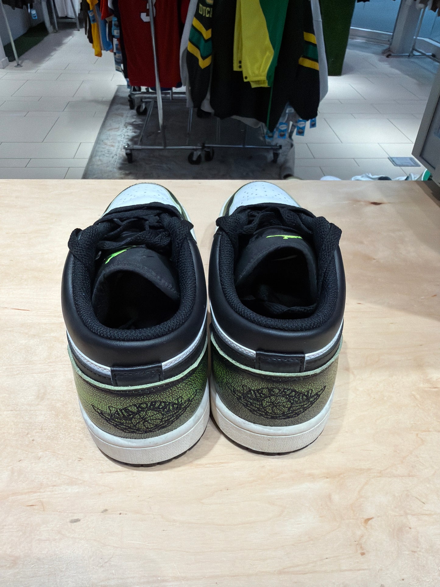 Jordan 1 Low (Size 8)