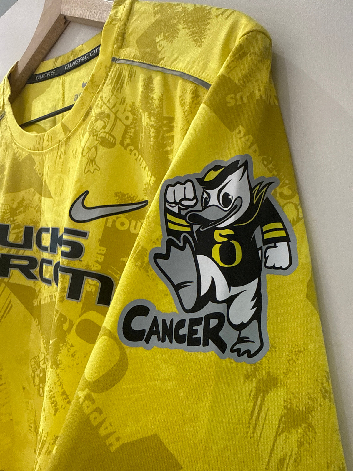 Nike Oregon Ducks “Stomp Cancer” Long Sleeve (M)