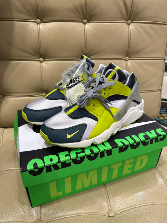Oregon Team Issued Huaraches Nike Brand New (Size 11)