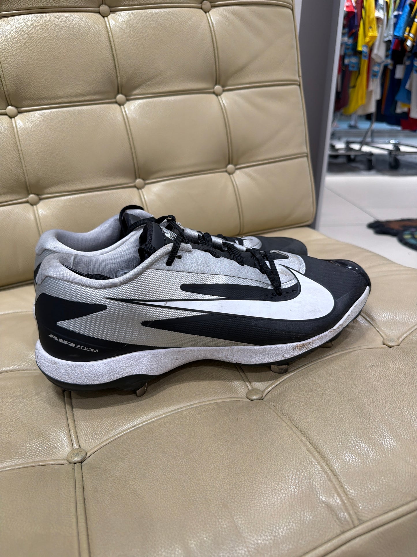 Oregon Team Issued Game Worn Cleats (Size 14)