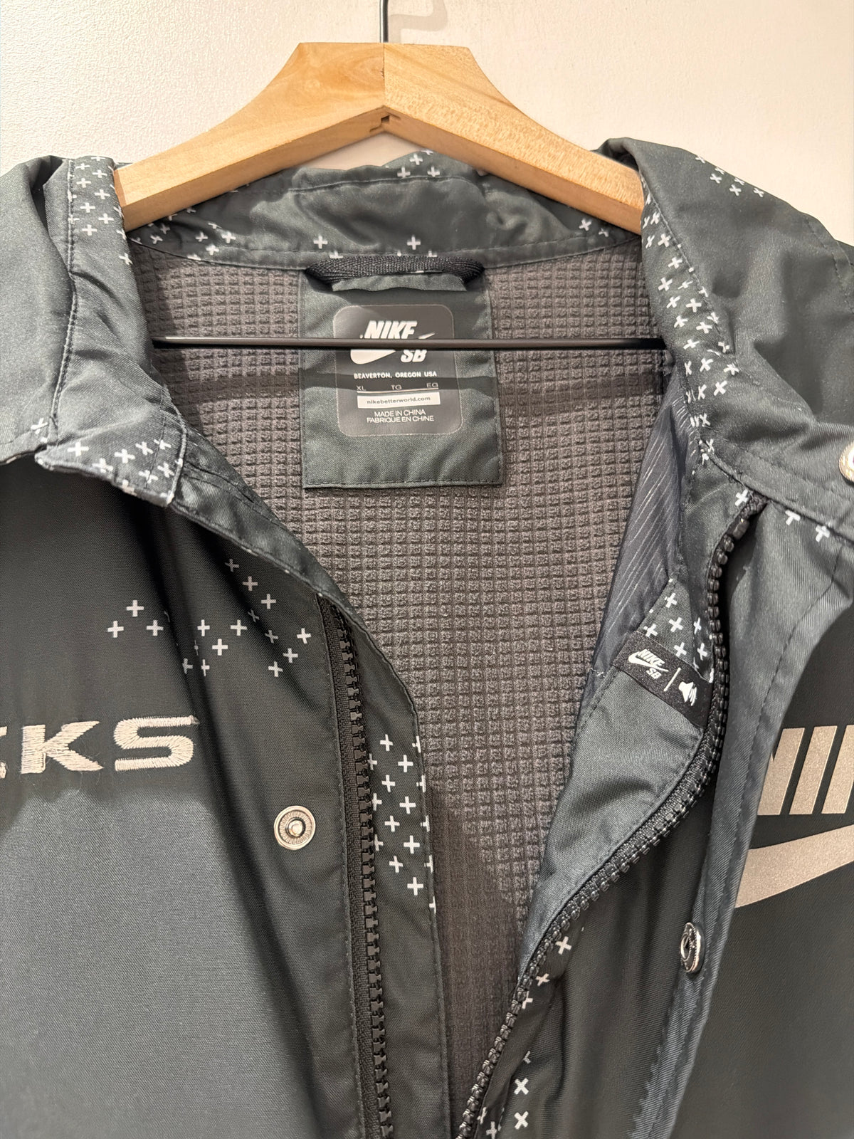 Rare Oregon Team Issued Nike SB Jacket (XL)