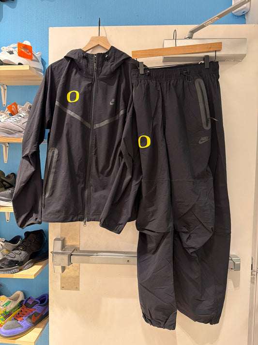 Oregon Team Issued Nike Tech Suit (M)