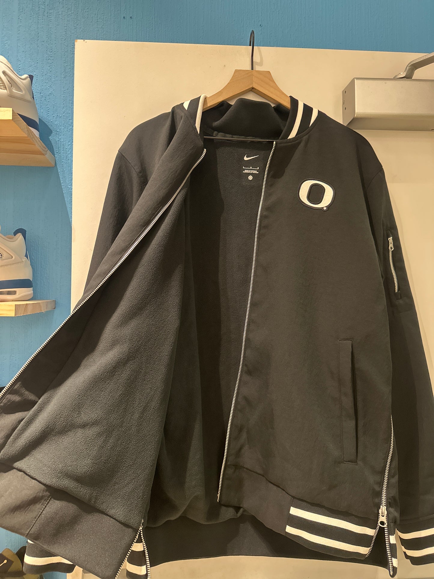 Oregon Team Issued Jacket(L)
