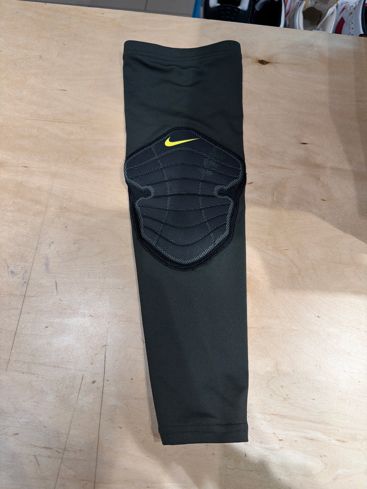 Oregon Team Issued / Game Worn Sleeve (L / XL)