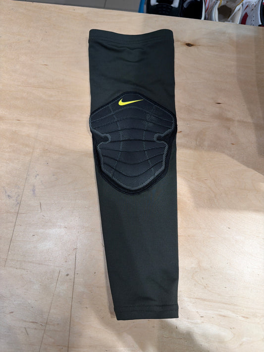 Oregon Team Issued / Game Worn Sleeve (L / XL)