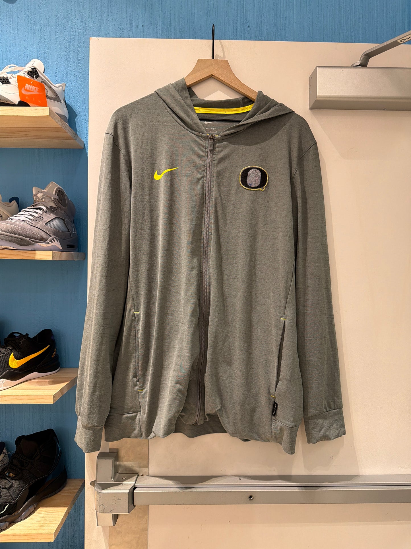 Oregon Team Issued Jacket (L)