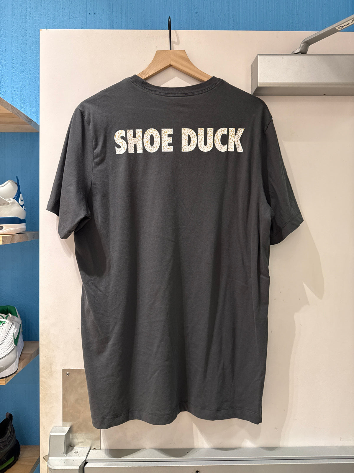 Nike Shoe Duck Tee (L)