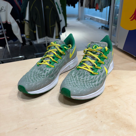 Oregon Team Issued Nike Shoes (Size 11.5)