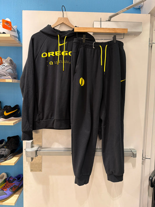 Oregon Team Issued Suit (M)