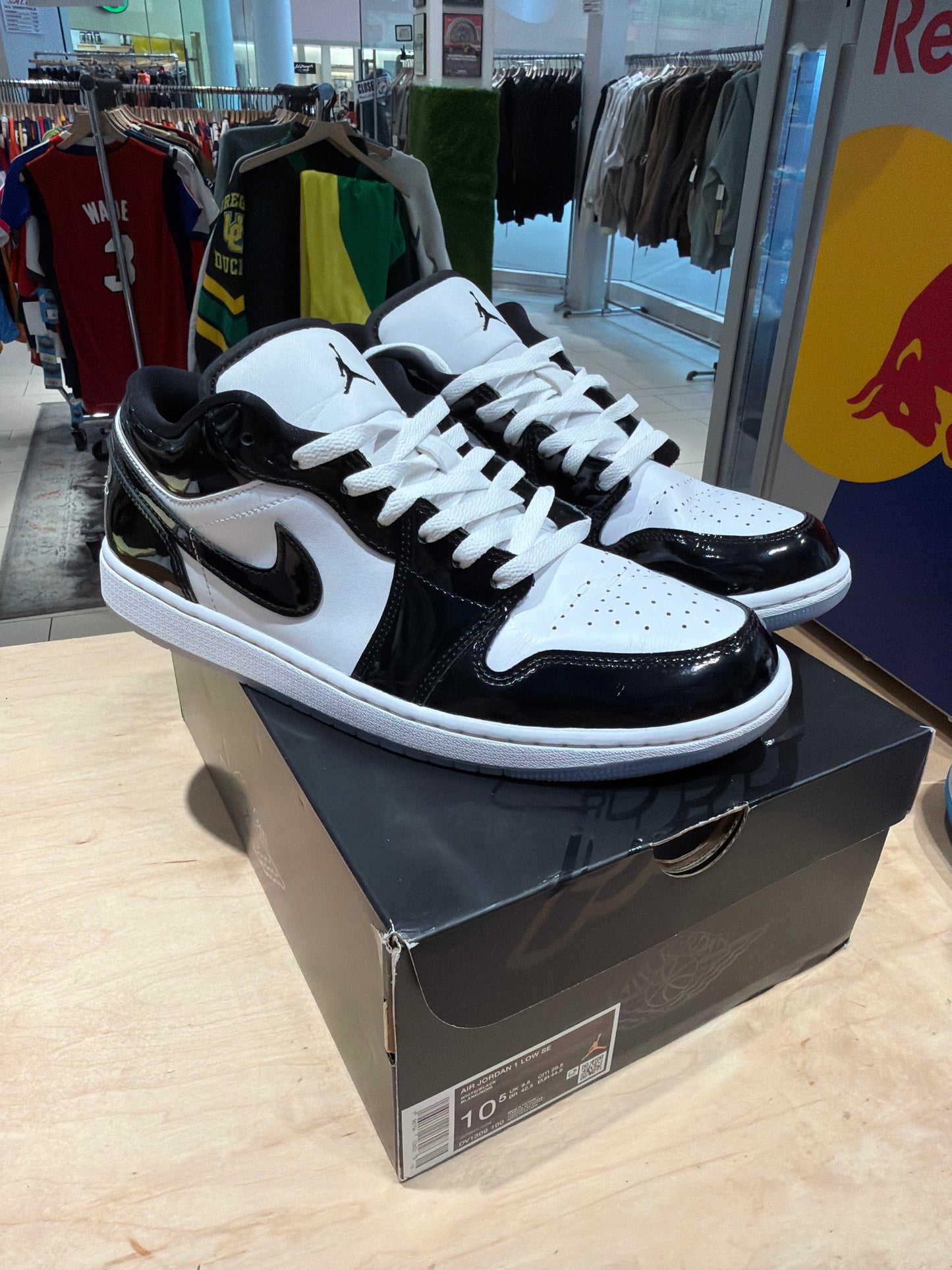 Jordan 1 Low Black & White (Size 10.5)