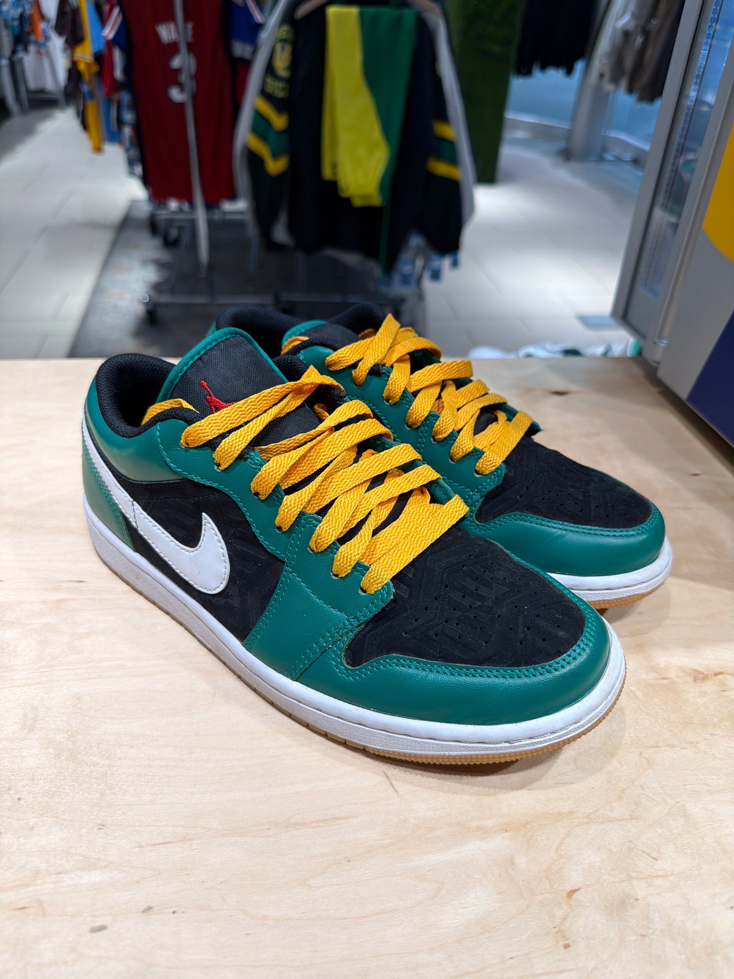 Jordan 1 Low (Size 8)