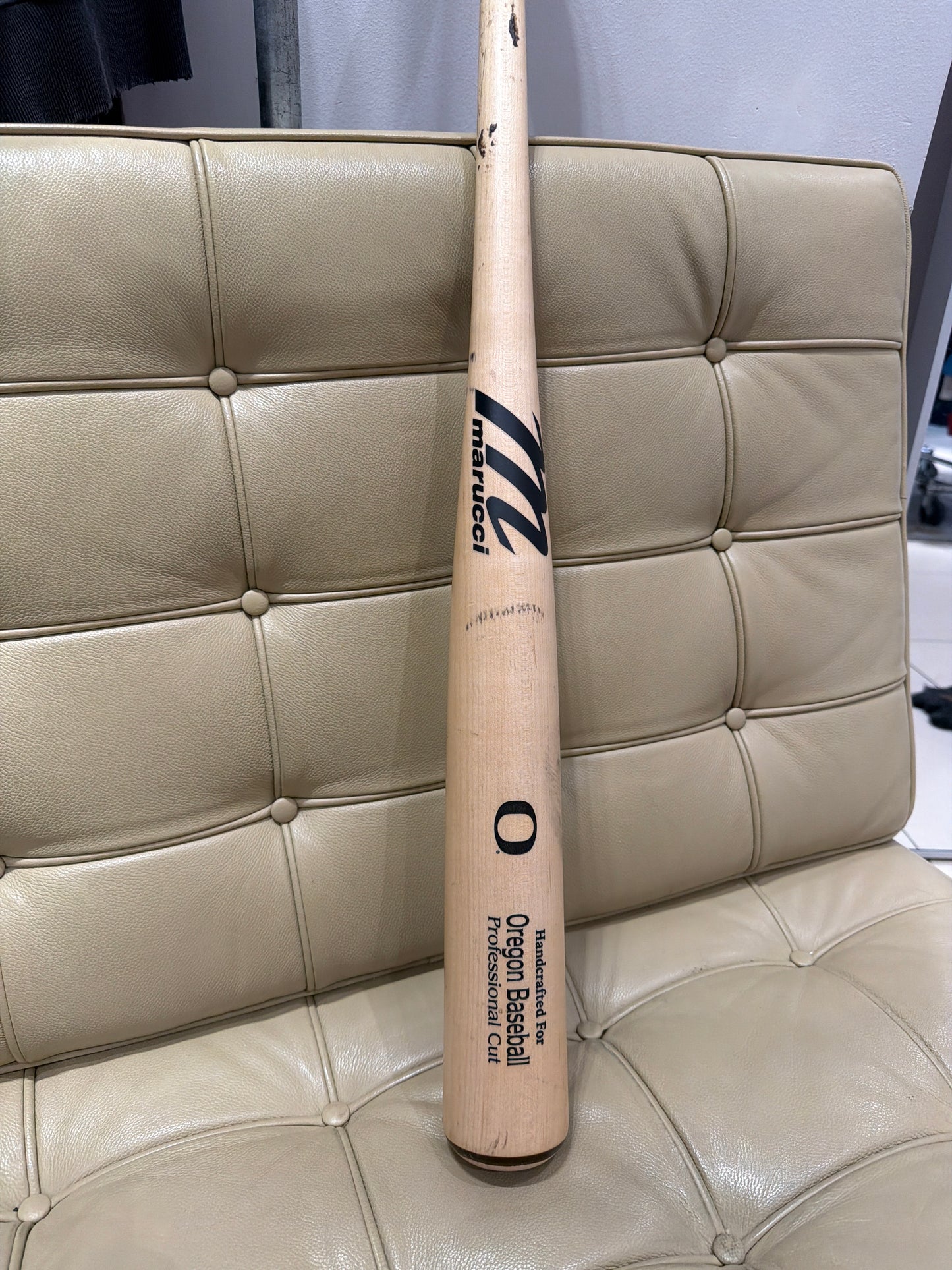 Oregon Baseball Team Issued Bat